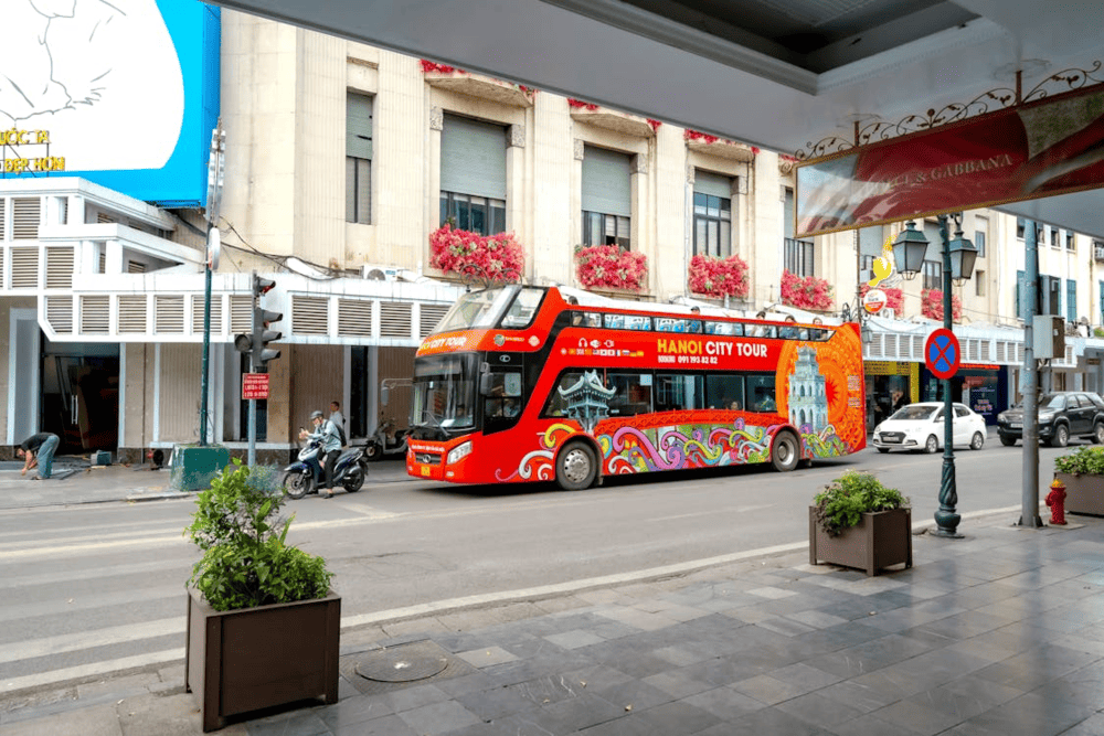 The Hanoi double-decker bus offers a unique way to explore the city, with open-top views, audio guides, and convenient hop-on hop-off stops at major attractions (Source: Pexels)